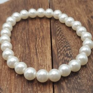 B2112 pearly white‎ bracelet